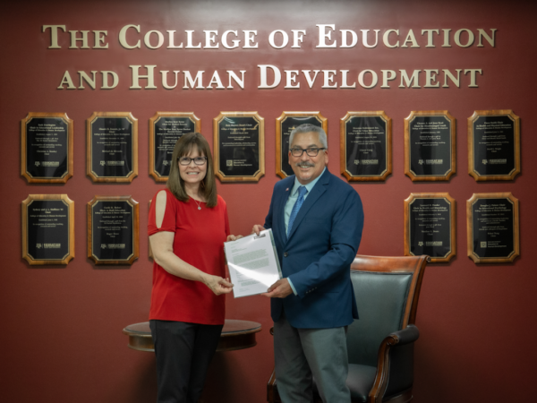CEHD Clinical Associate Professor Honored for ‘Teaching Excellence’