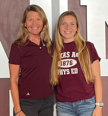 Theresa Wenzel and her daughter, Alison Soltis ’21, pose in front of A&M logo.
